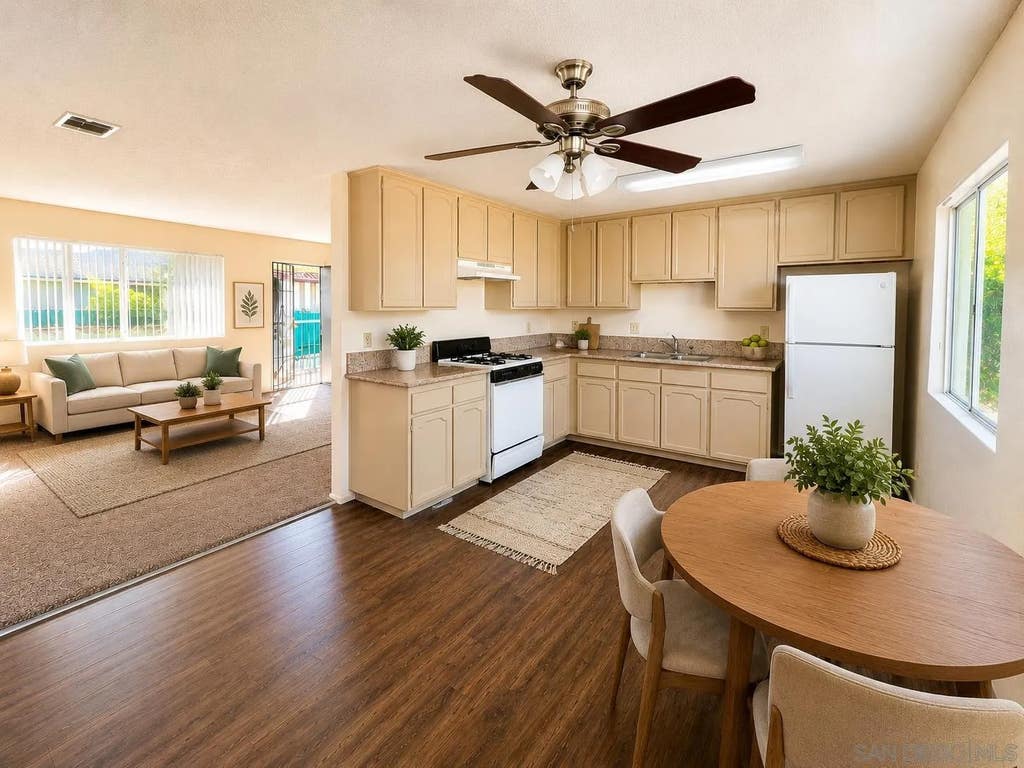 Photo of 948 E Chase Ave #H, El Cajon, CA 92020 (MLS # 260018487)