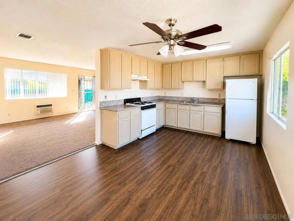 Photo of 948 E Chase Ave #H, El Cajon, CA 92020 (MLS # 260018487)