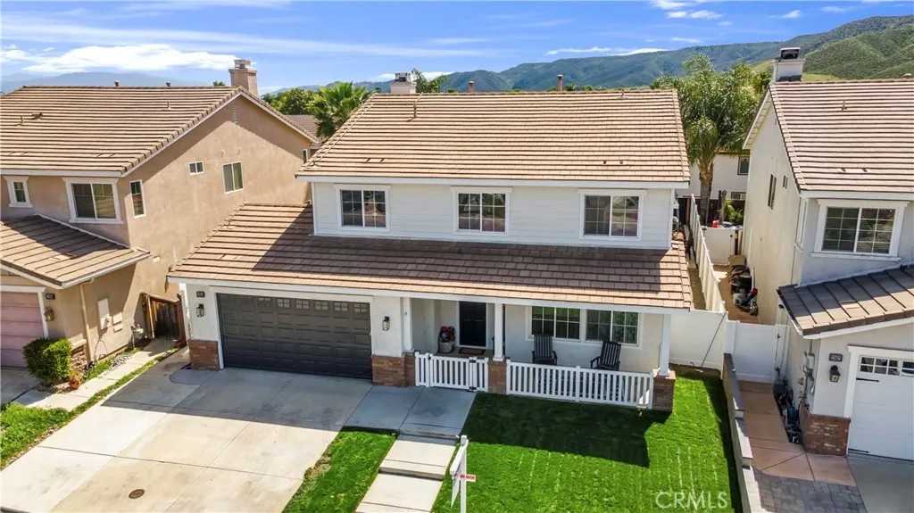 23831 Cloverleaf