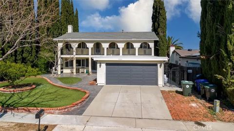 Photo of 19707 Green Mountain Drive, Newhall, CA 91321 (MLS # SR26052796)