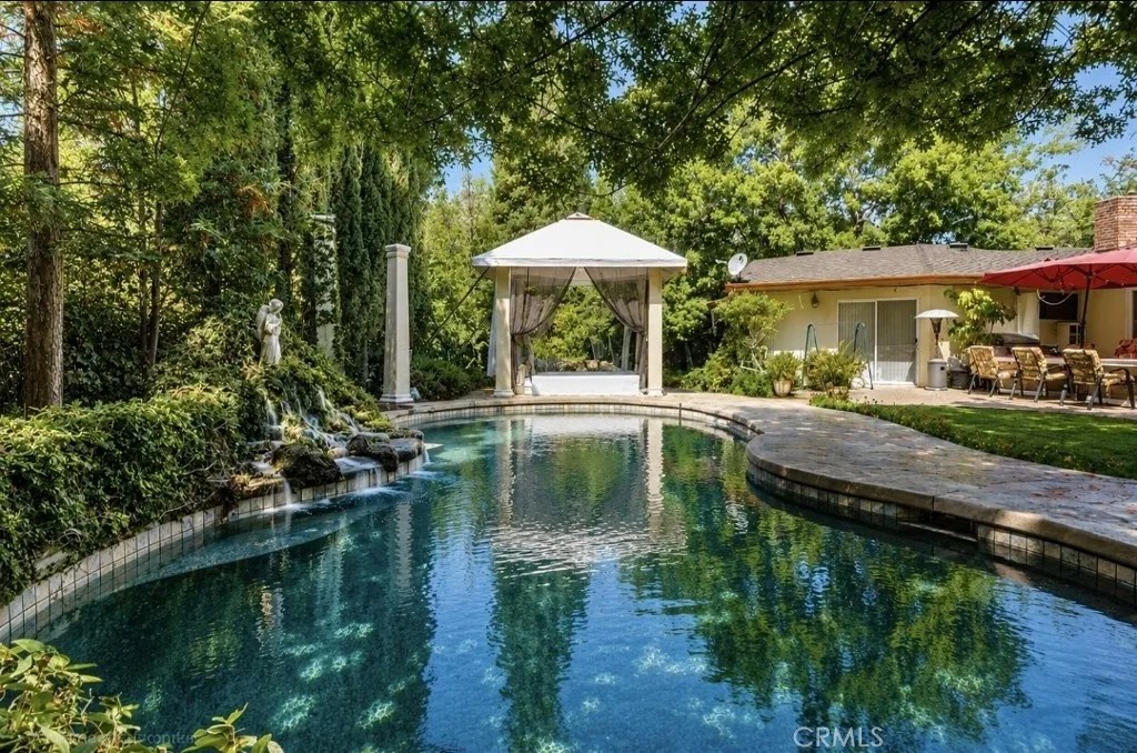 55 Pine Oaks Road