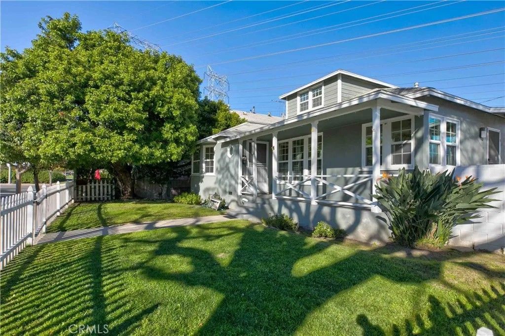 Photo of 1144 N Evergreen St, Burbank, CA 91505 (MLS # BB26007808)