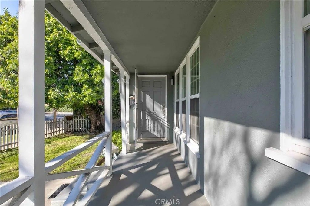 Photo of 1144 N Evergreen St, Burbank, CA 91505 (MLS # BB26007808)