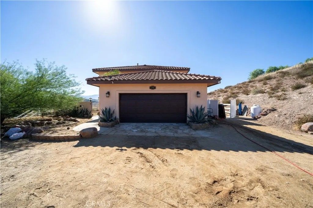 Photo of 13560 Sego Rd, Agua Dulce, CA 91390 (MLS # SR26016247)