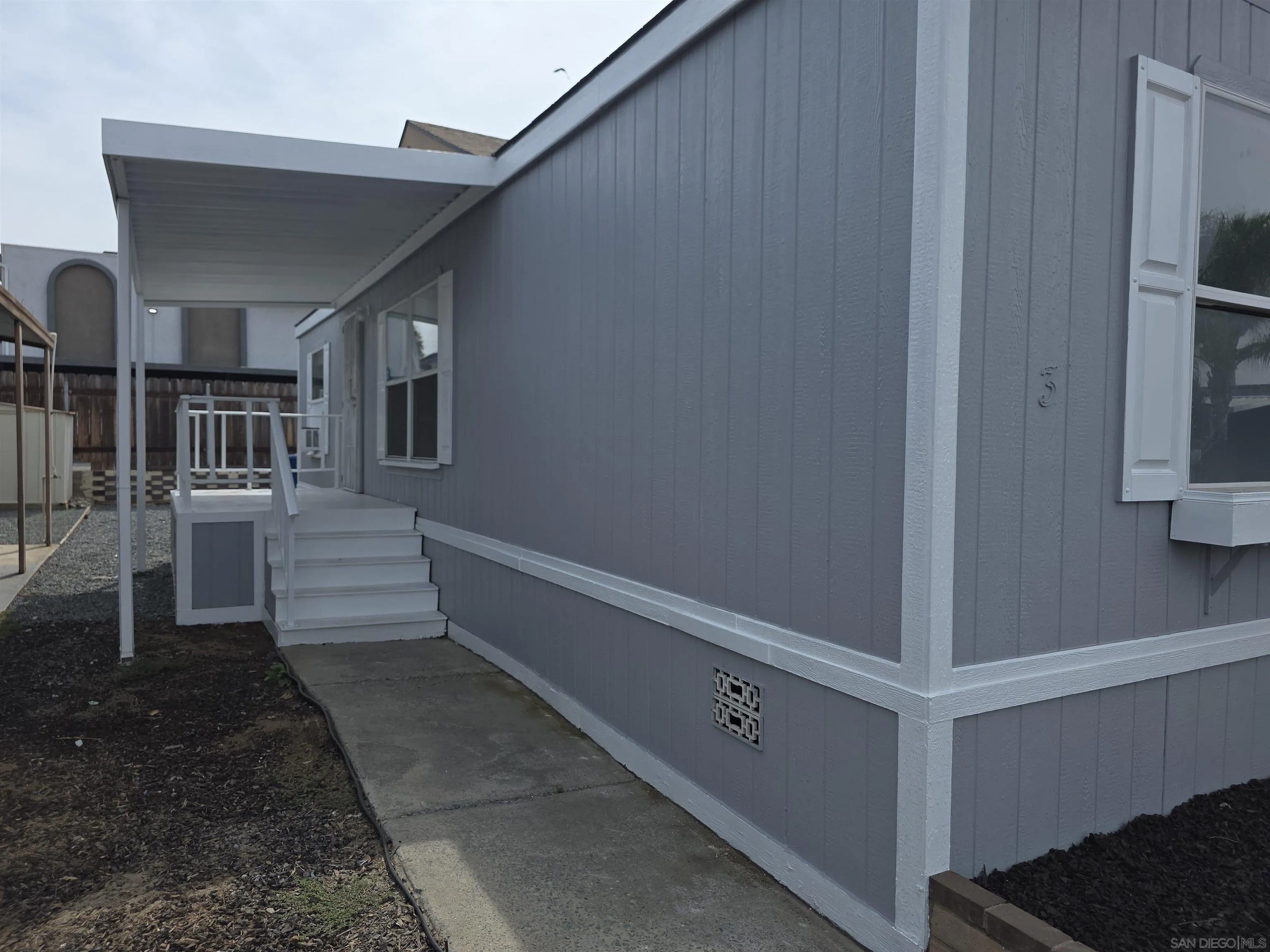 255 E BRADLEY AVE East 3