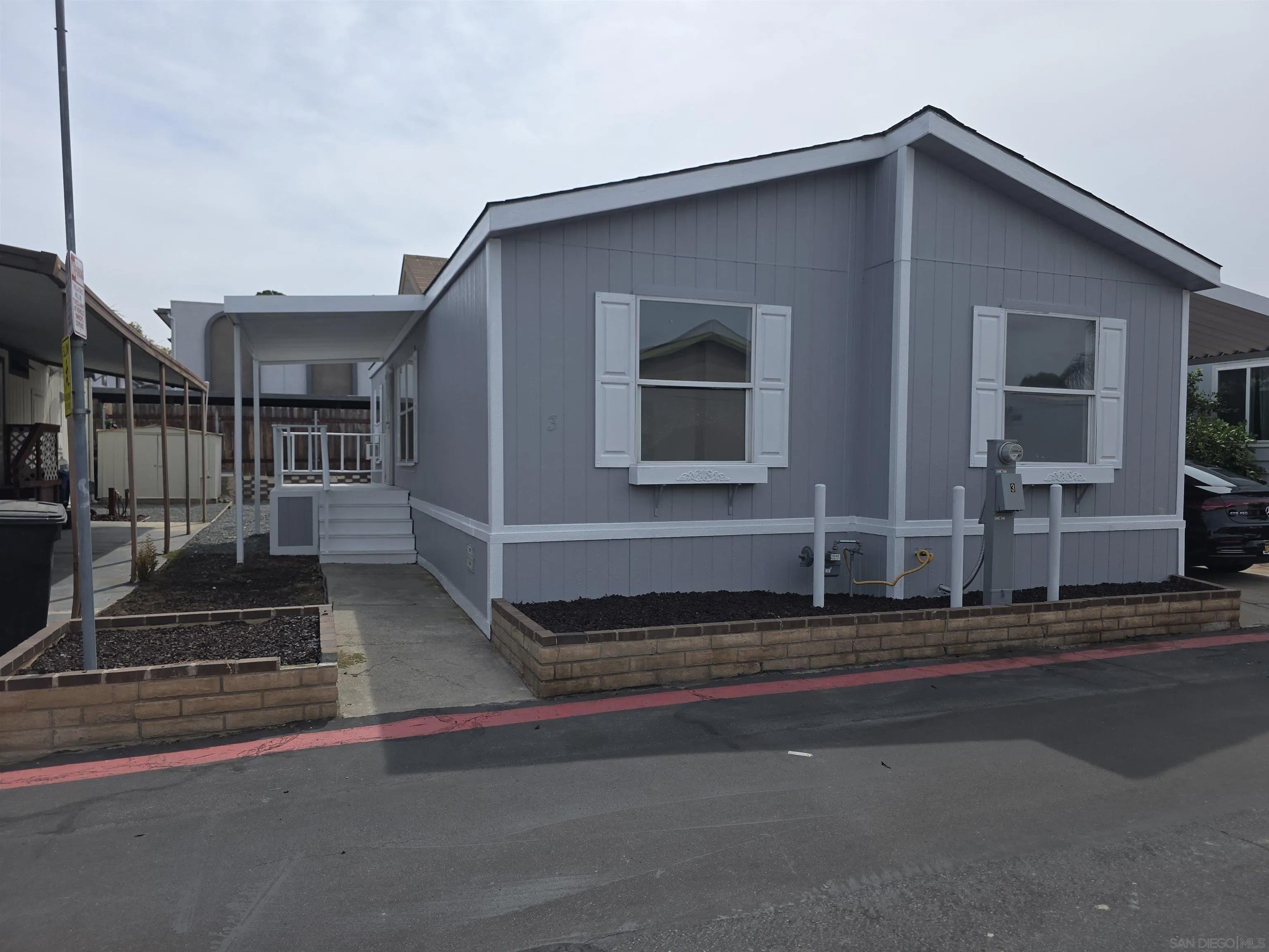 255 E BRADLEY AVE East 3