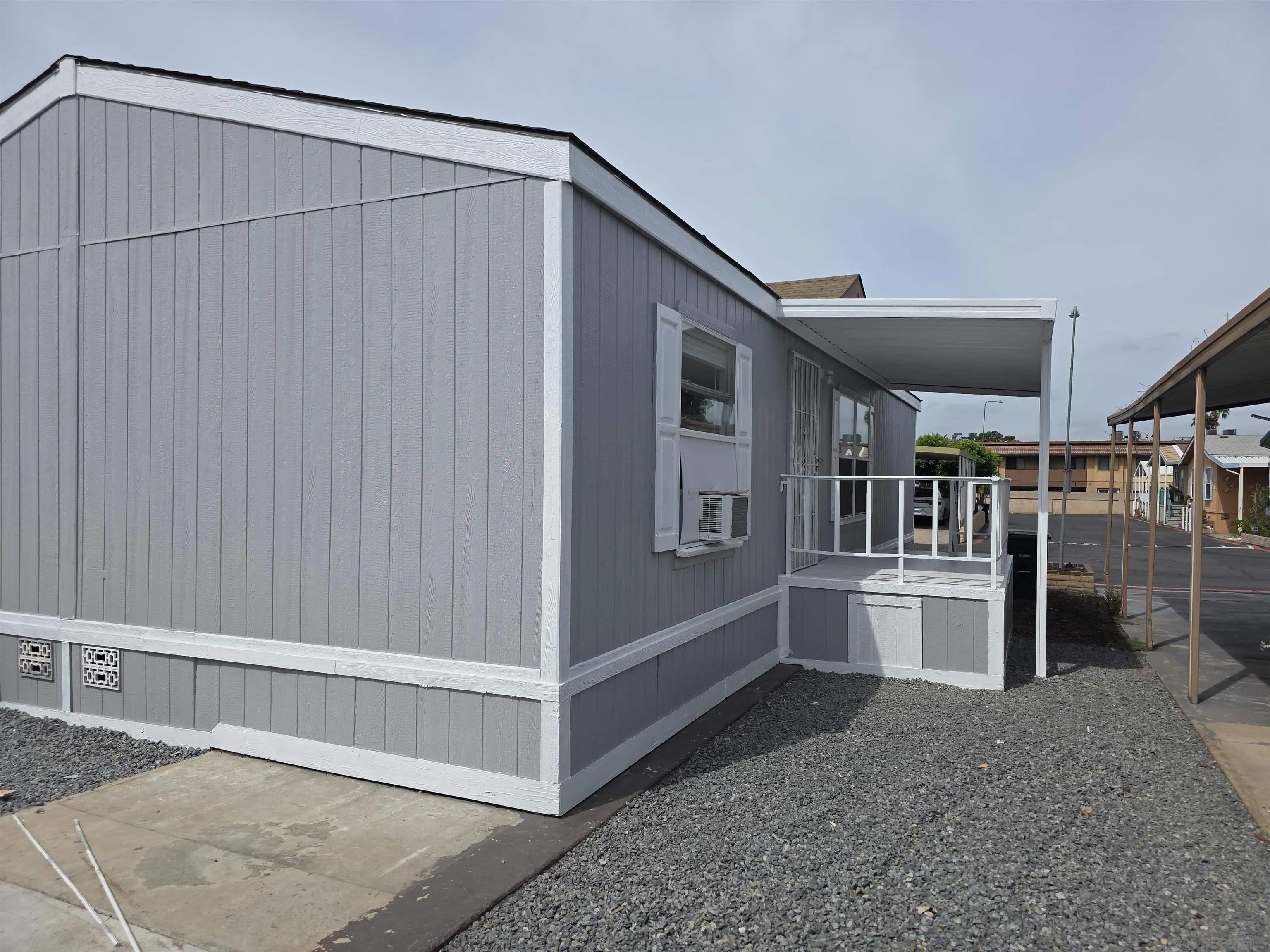 255 E BRADLEY AVE East 3