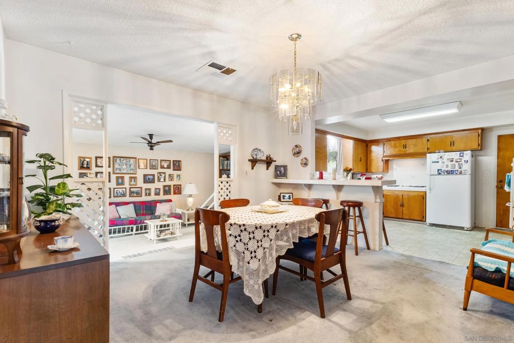 Photo of 1724 S Santa Fe Ave, Vista, CA 92084 (MLS # 250045946)