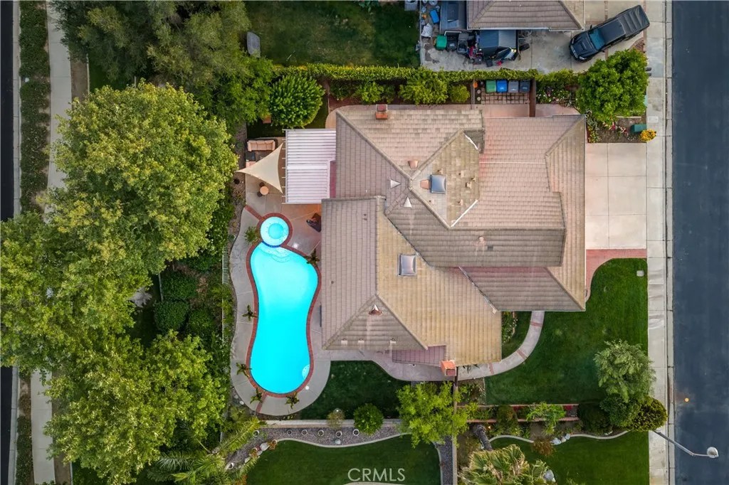 5570 Lakeview Drive