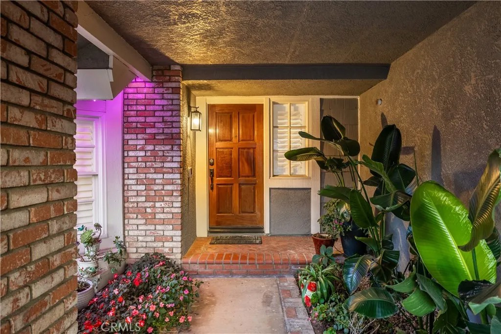 5570 Lakeview Drive