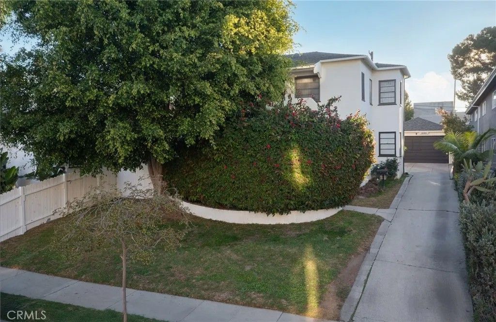Photo of 1228 S Dunsmuir AVE, Los Angeles, CA 90019 (MLS # SB26103197)
