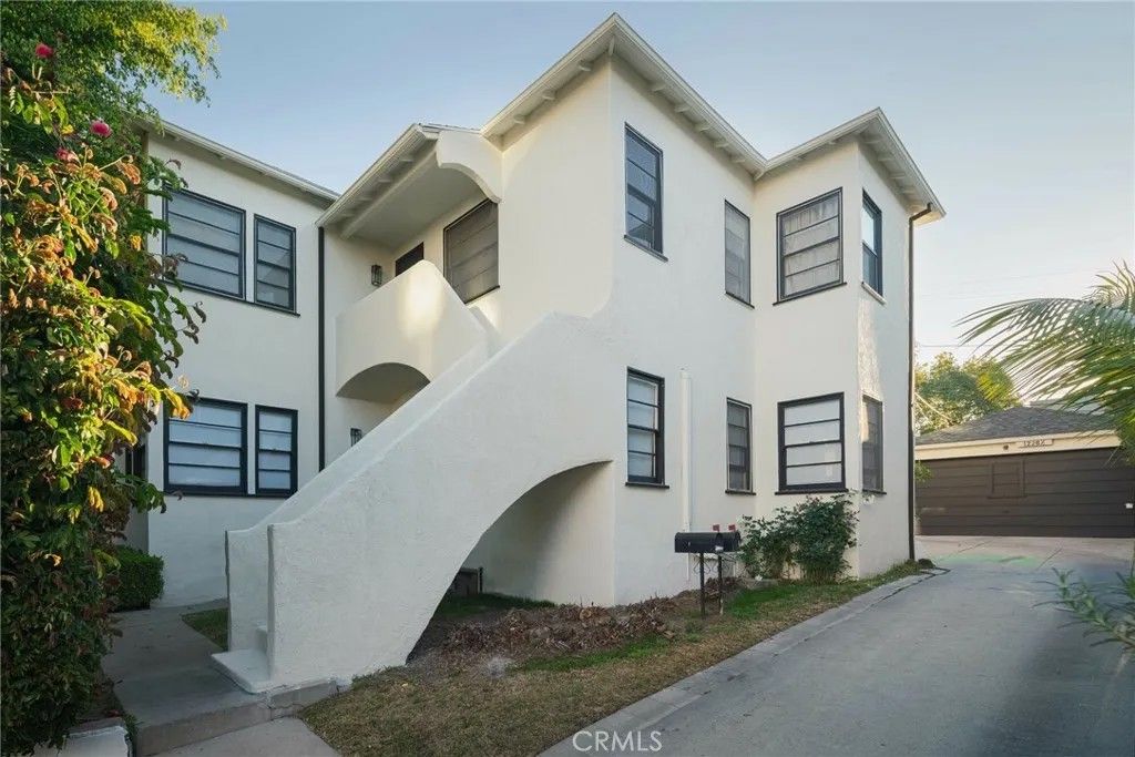 Photo of 1228 S Dunsmuir AVE, Los Angeles, CA 90019 (MLS # SB26103197)