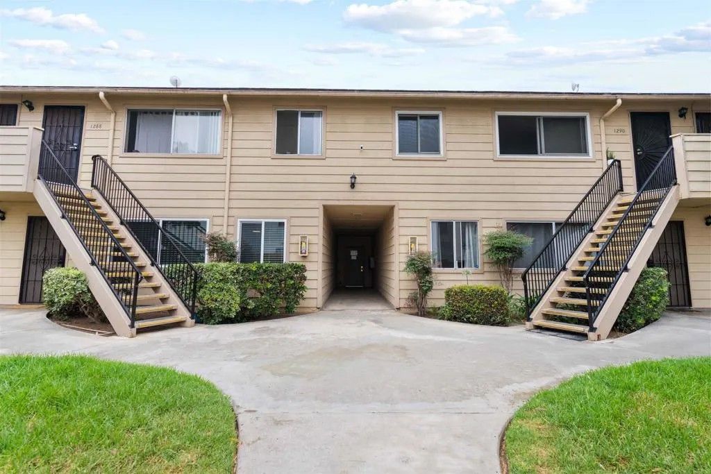 Photo of 1274 Holly Avenue, Imperial Beach, CA 91932 (MLS # PTP2507580-1)