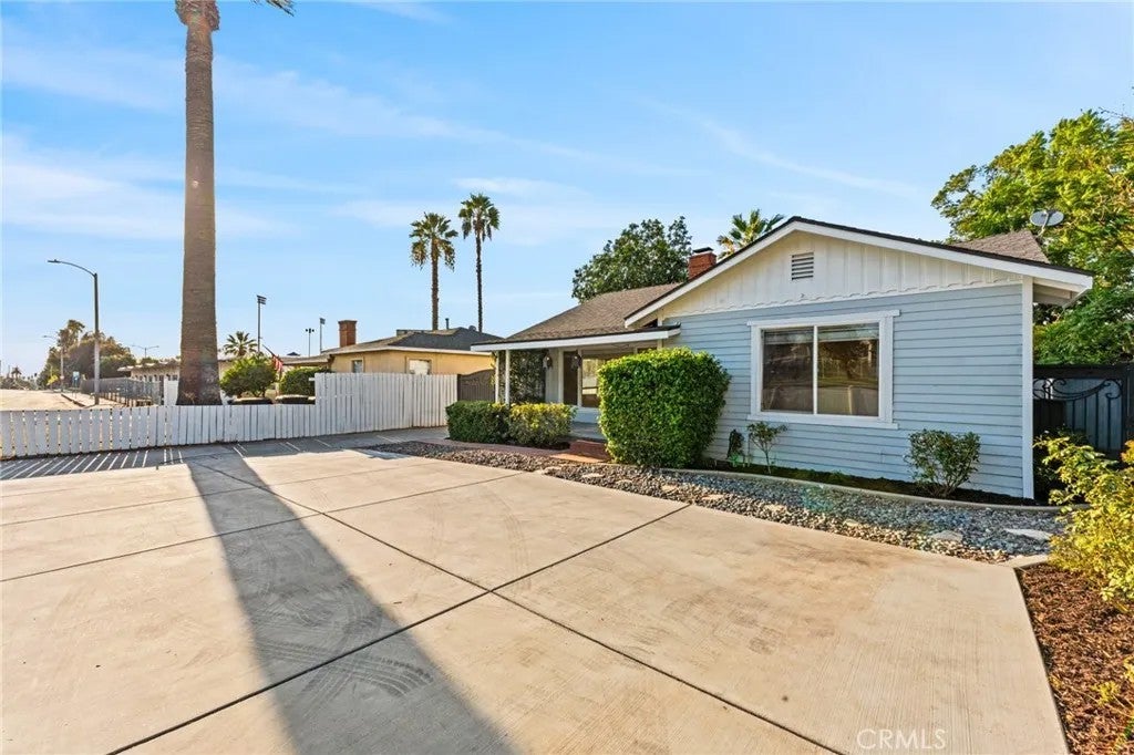 839 E Citrus
