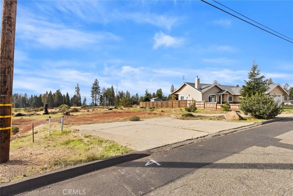 Photo of 6507 Shaw Cir, Magalia, CA 95954 (MLS # SN25247896)