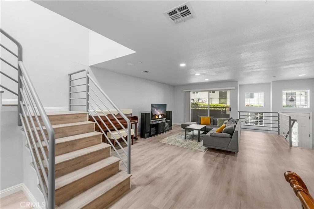 Photo of 2101 Glenada Avenue #2, Montrose, CA 91020 (MLS # CV26104026)