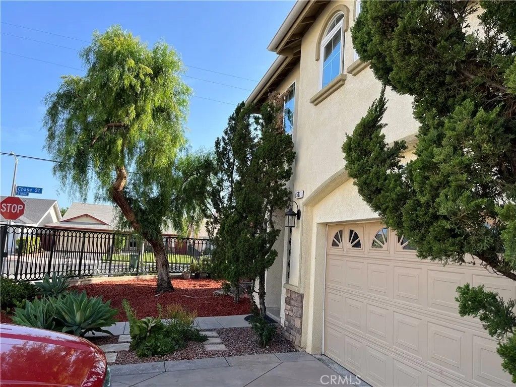 Photo of 8501 Browns Creek, Canoga Park, CA 91304 (MLS # SR25242662)