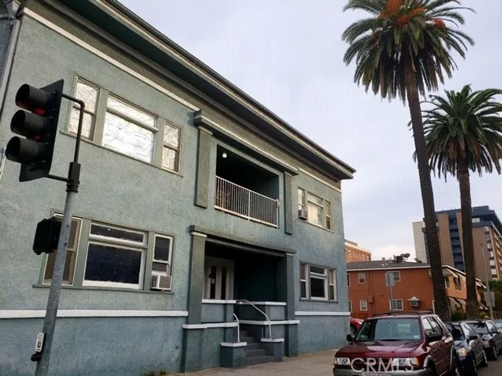 Photo of 354 Chestnut Avenue #4, Long Beach, CA 90802 (MLS # PW26091054)