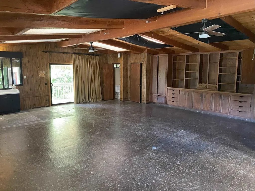 1029 Poinsettia Ave.