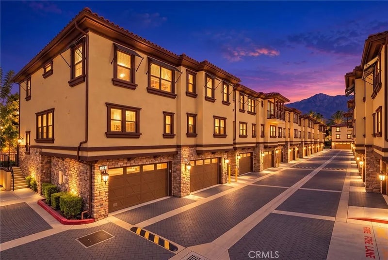 656 W Huntington L2