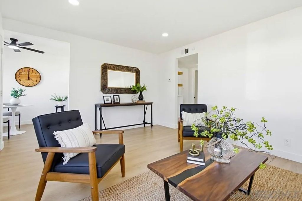 Photo of 715 Sunflower St, Encinitas, CA 92024 (MLS # 2601218)