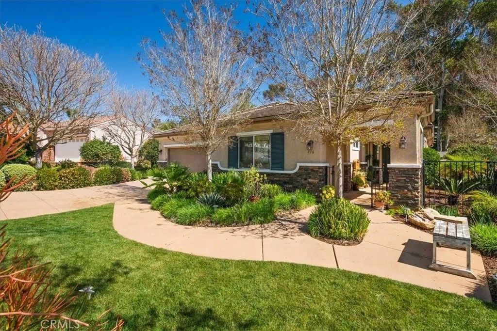 Photo of 776 Oak Glade Dr, Fallbrook, CA 92028 (MLS # SW26050595)