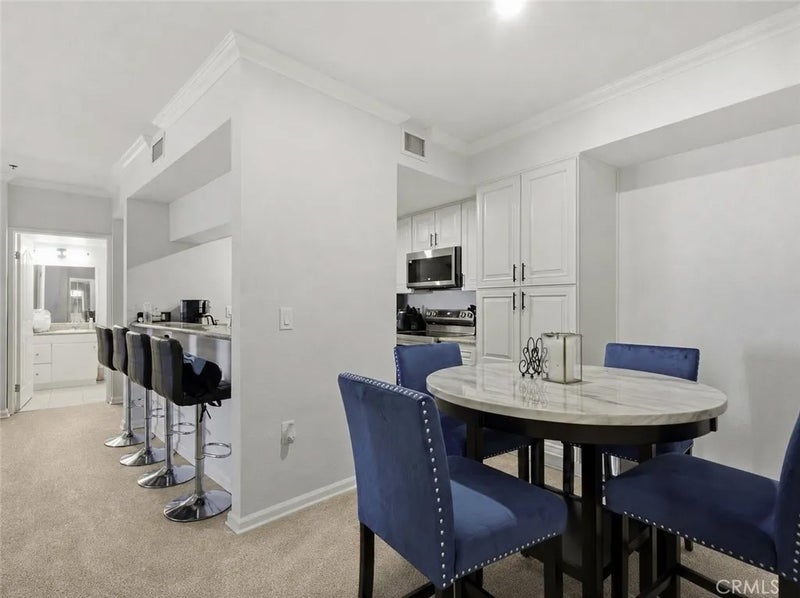 838 Pine 215