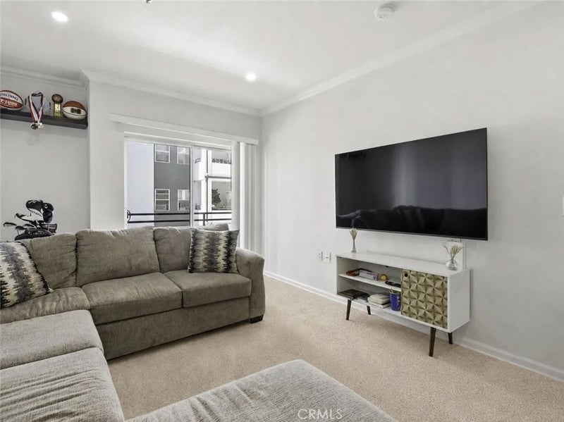 838 Pine 215