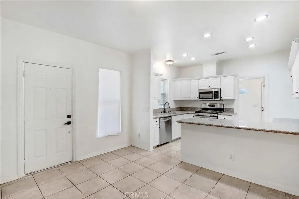 Photo of 165 N Alessandro Avenue, San Jacinto, CA 92583 (MLS # CV25240697)