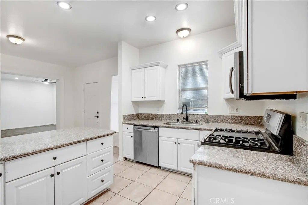 Photo of 165 N Alessandro Avenue, San Jacinto, CA 92583 (MLS # CV25240697)