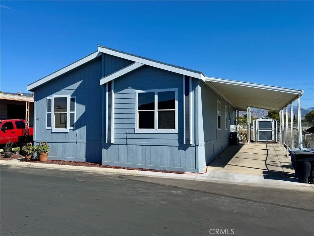 2727 E Pacific 40