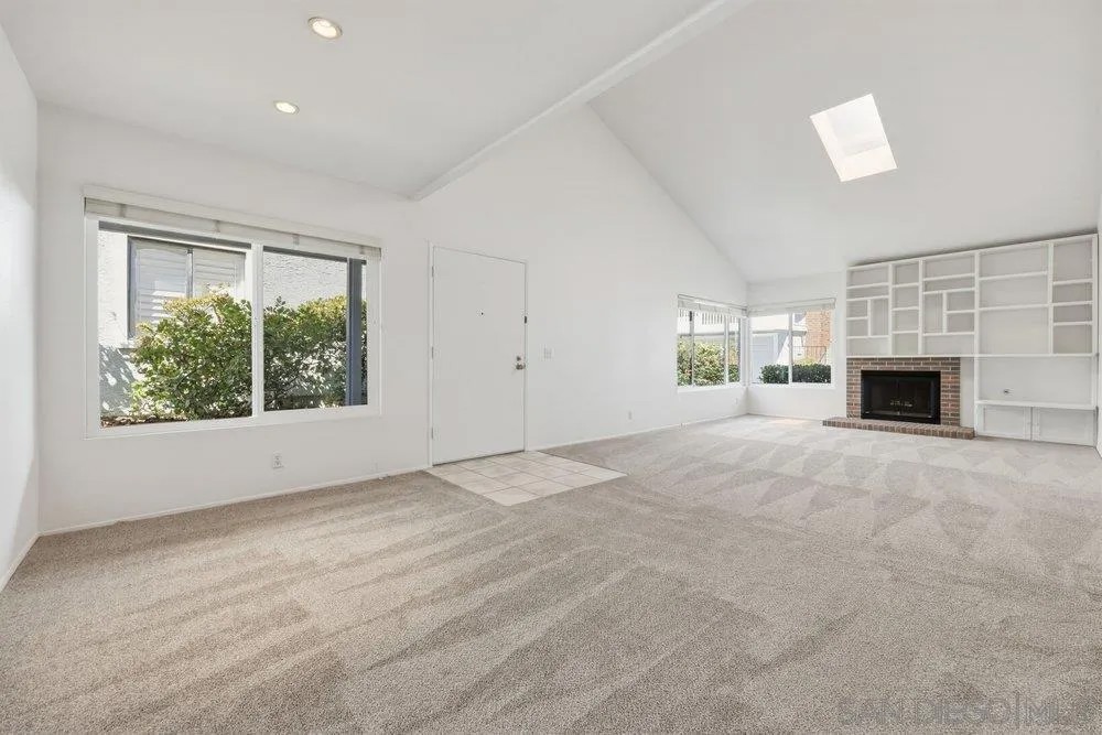 8048 Caminito Gianna