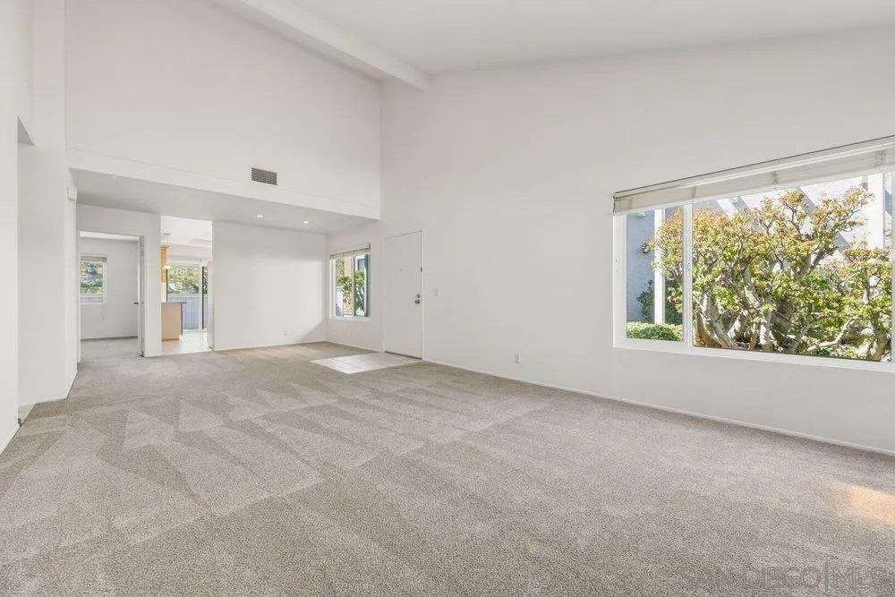 8048 Caminito Gianna