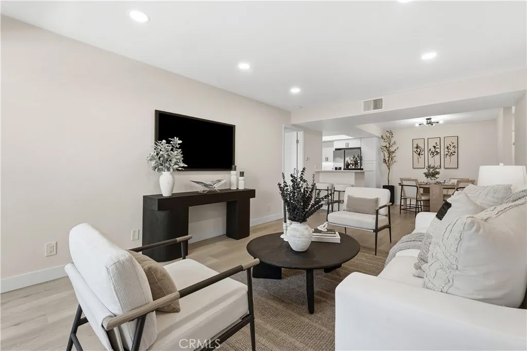 278 N Wilshire B31
