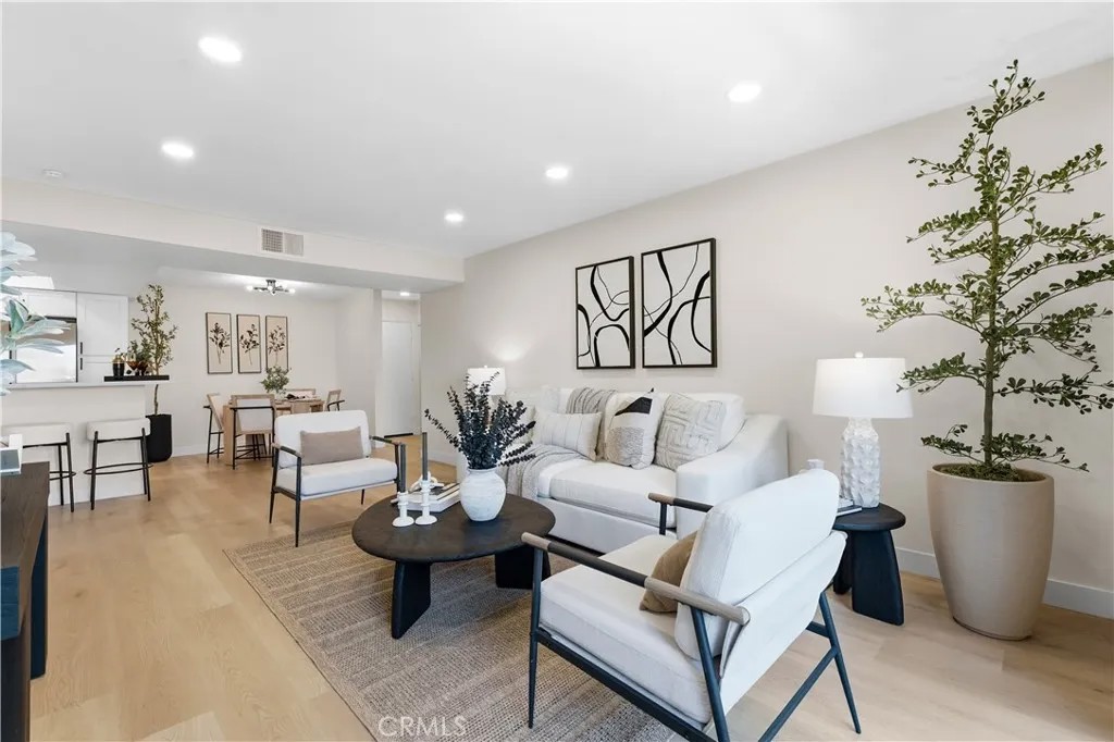 278 N Wilshire B31