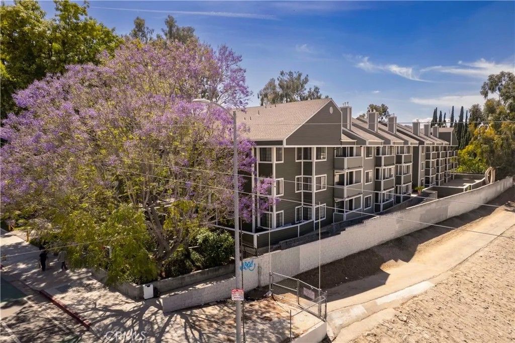 Photo of 6545 Reseda Boulevard #8, Reseda, CA 91335 (MLS # SR26079525)