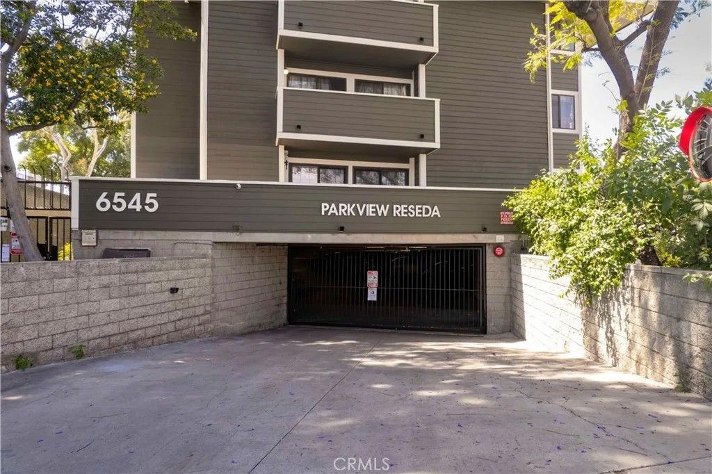 Photo of 6545 Reseda Boulevard #8, Reseda, CA 91335 (MLS # SR26079525)