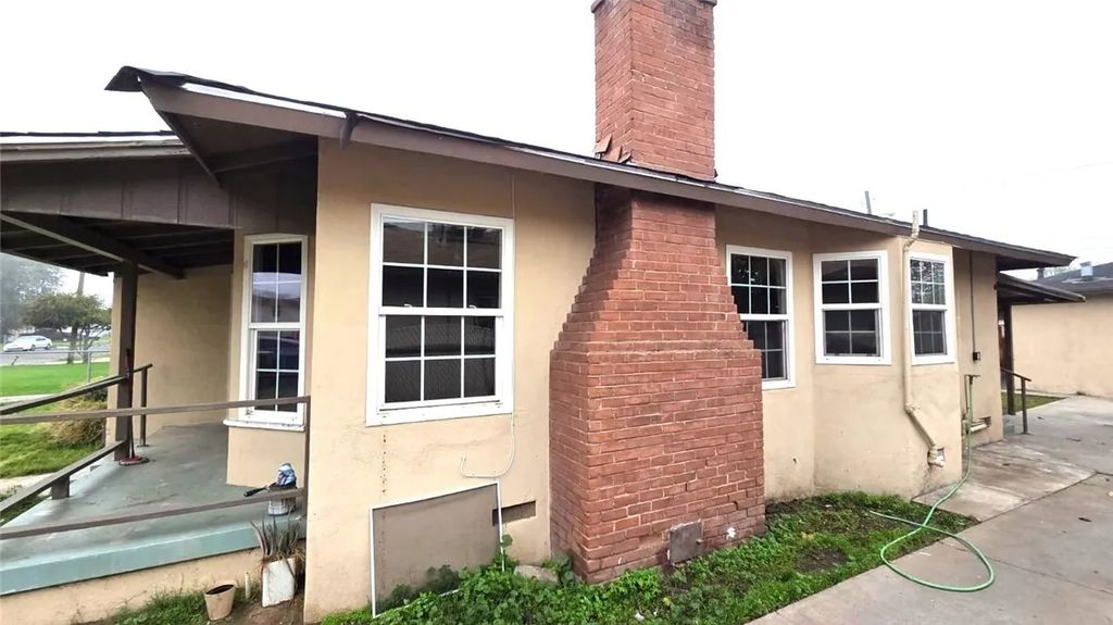 Photo of 1706 Shamrock Way, Bakersfield, CA 93304 (MLS # TR26015366)