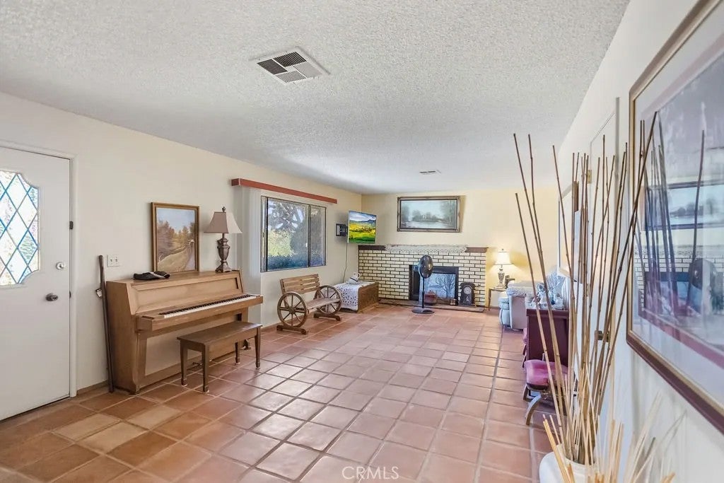 56347 Tamarisk Court
