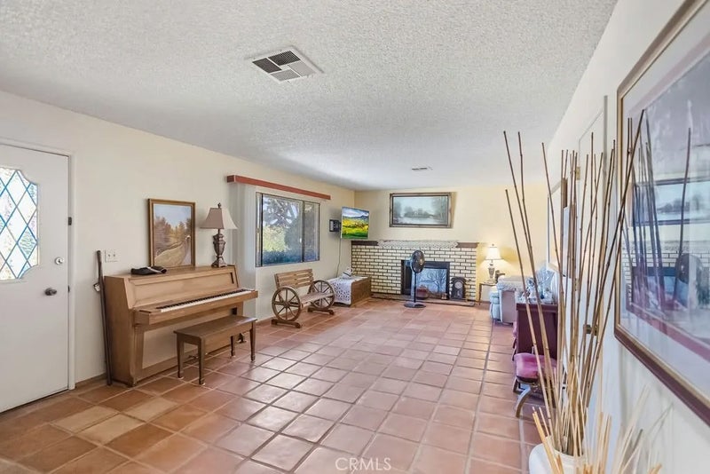 56347 Tamarisk Court