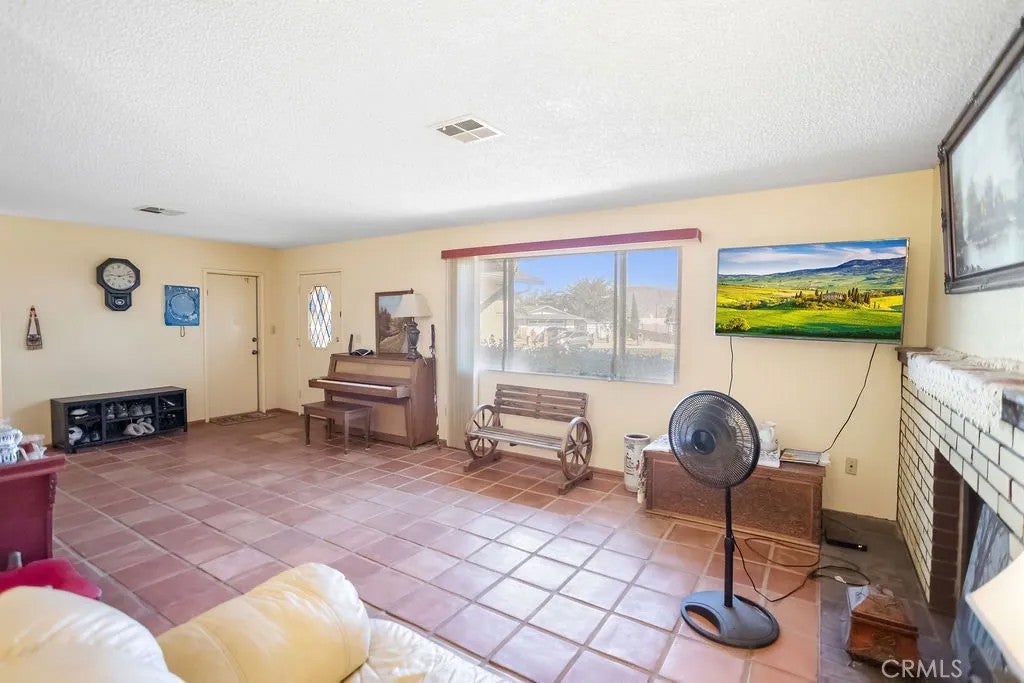 56347 Tamarisk Court