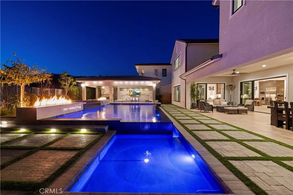 Photo of 20450 W Albion Way, Porter Ranch, CA 91326 (MLS # SR26084829)