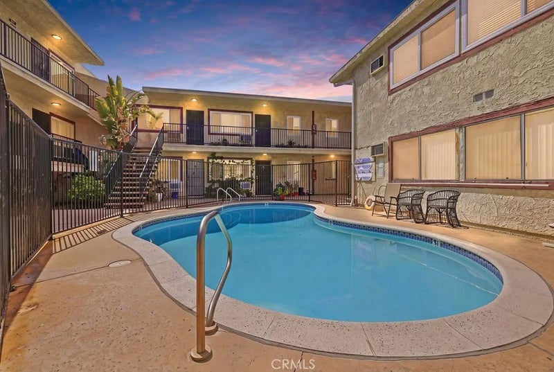 8800 Cedros Avenue 108