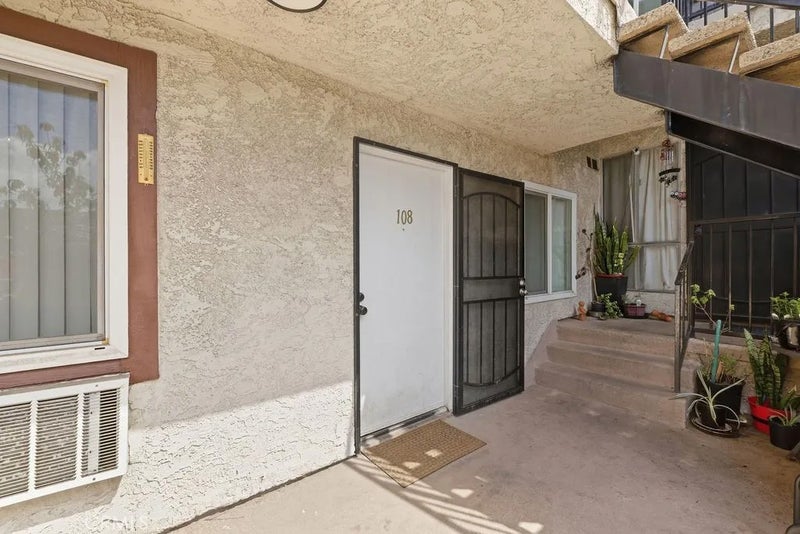 8800 Cedros Avenue 108