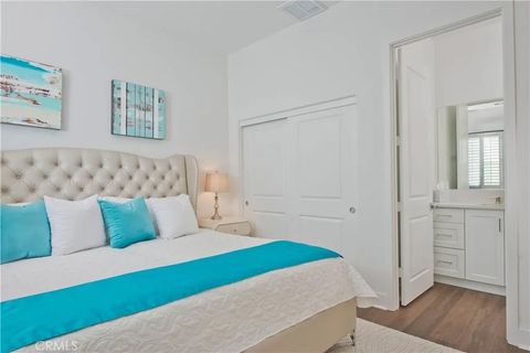 Tiny photo for 29595 Paseo Guijarro, Valencia, CA 91354 (MLS # SR25245299)