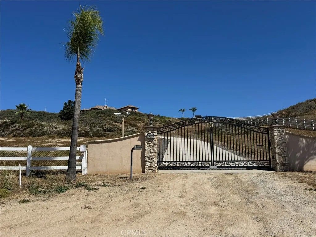 Photo of 32032 La Serena Way, Temecula, CA 92591 (MLS # SW26081431)