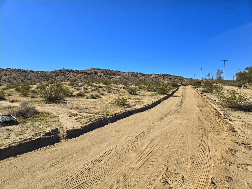 Photo of 6200 Lee Dr, Joshua Tree, CA 92277 (MLS # JT26020126)