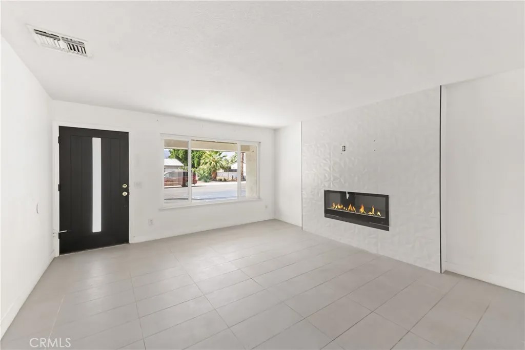 2760 E San Angelo