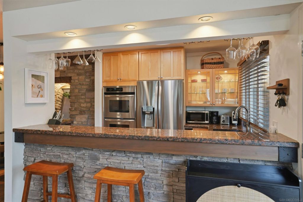 Photo of 811 Caminito Del Sol, Carlsbad, CA 92011 (MLS # 250043864)