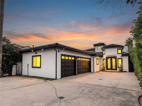 Photo of 5157 Avenida Oriente, Tarzana, CA 91356 (MLS # GD26000851)